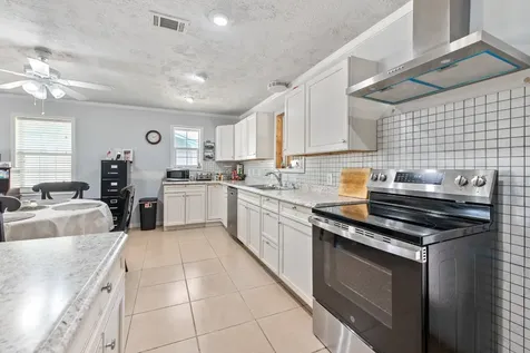 1407 W 6th Street Caldwell TX 77836