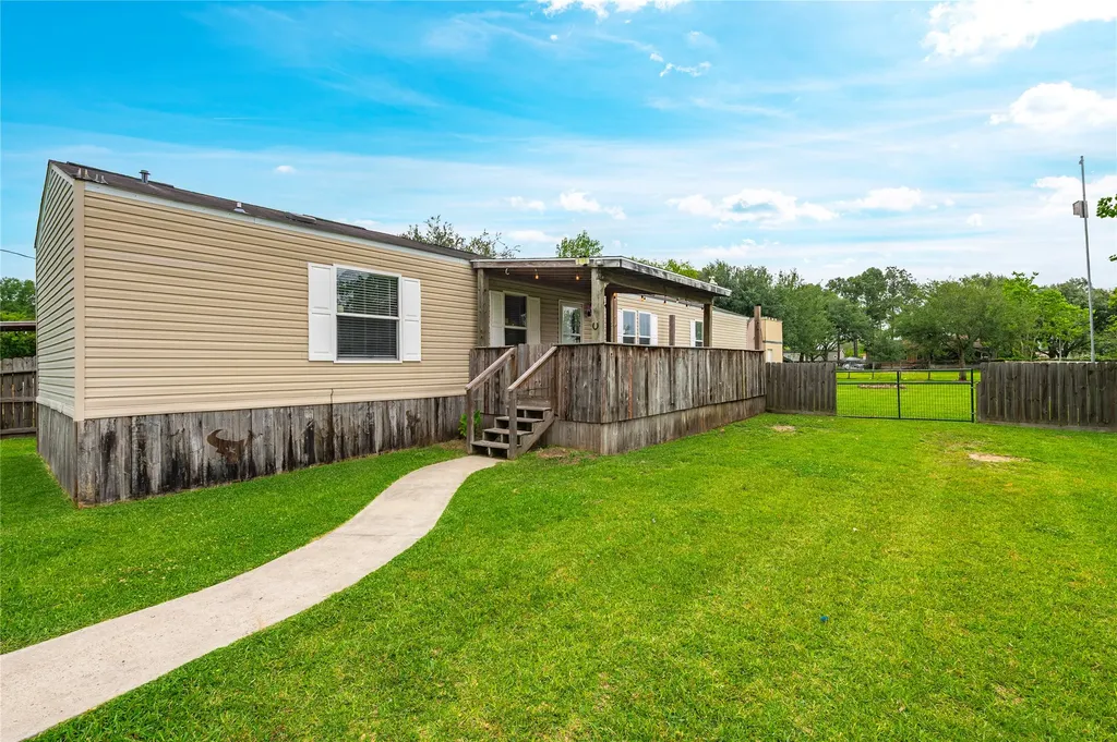 13422 W 6th Street Santa Fe TX 77510