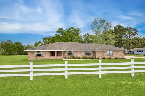 2919 Centerhill Circle Bellville TX 77418
