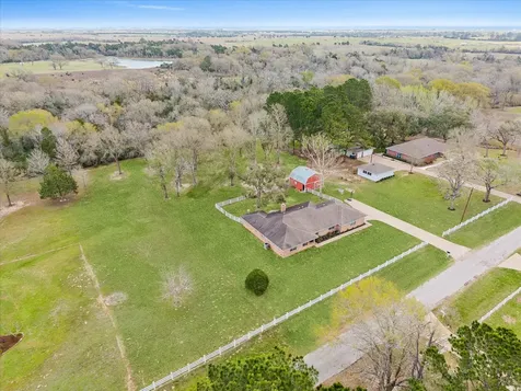 2919 Centerhill Circle Bellville TX 77418