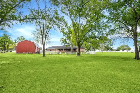 2919 Centerhill Circle Bellville TX 77418
