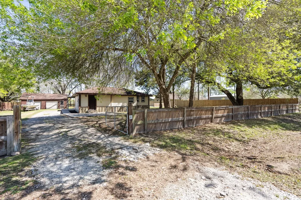 7117 Avenue D Santa Fe TX 77510