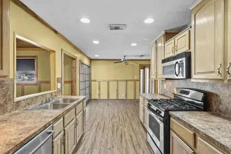 7117 Avenue D Santa Fe TX 77510