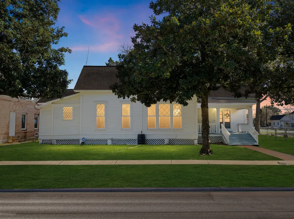 2421 Avenue G Bay City TX 77414