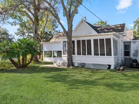 2421 Avenue G Bay City TX 77414