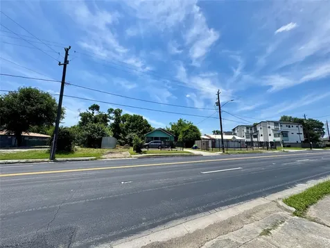 7309 N Main Street Houston TX 77022
