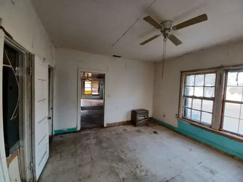 503 E Reiman Street Seymour TX 76380