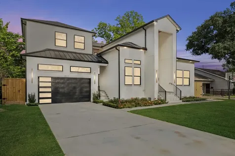 811 Woodstock Bellaire TX 77401