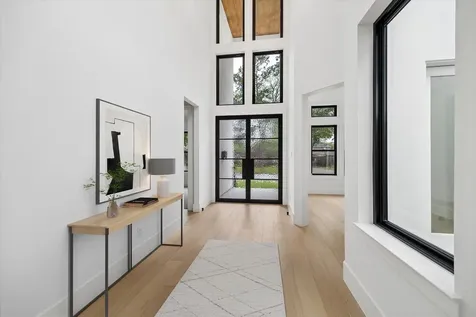811 Woodstock Bellaire TX 77401
