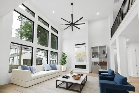 811 Woodstock Bellaire TX 77401
