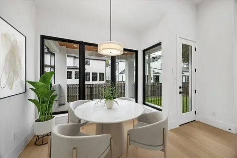 811 Woodstock Bellaire TX 77401
