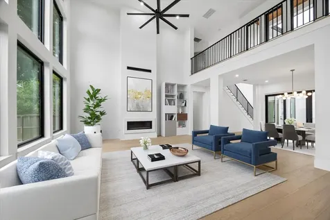 811 Woodstock Bellaire TX 77401