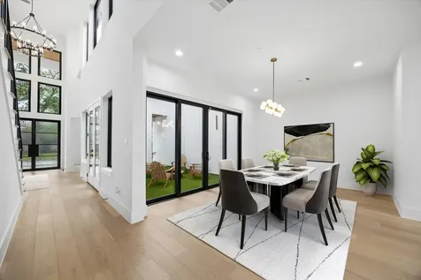 811 Woodstock Bellaire TX 77401