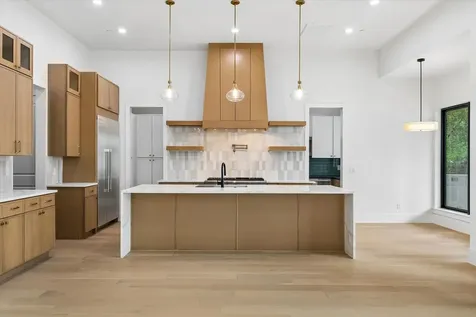 811 Woodstock Bellaire TX 77401