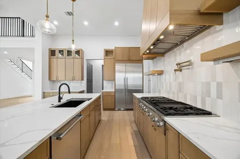 811 Woodstock Bellaire TX 77401