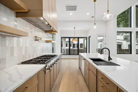 811 Woodstock Bellaire TX 77401