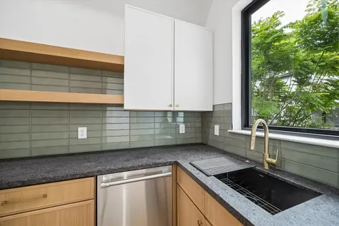 811 Woodstock Bellaire TX 77401