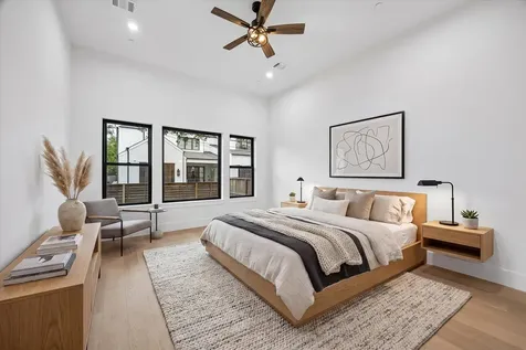 811 Woodstock Bellaire TX 77401