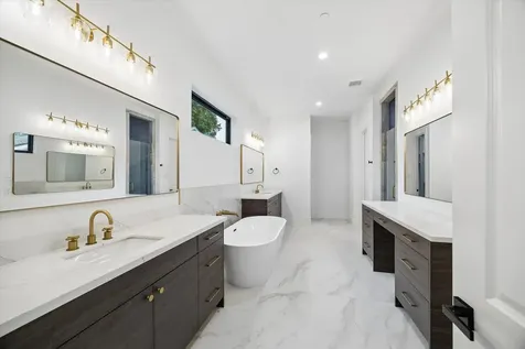 811 Woodstock Bellaire TX 77401
