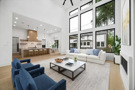 811 Woodstock Bellaire TX 77401