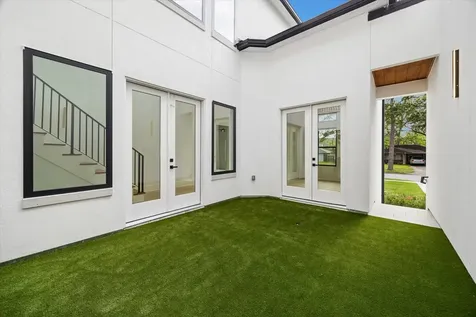 811 Woodstock Bellaire TX 77401