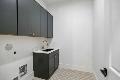 811 Woodstock Bellaire TX 77401