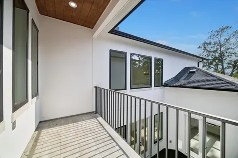 811 Woodstock Bellaire TX 77401