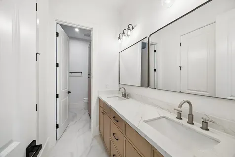811 Woodstock Bellaire TX 77401