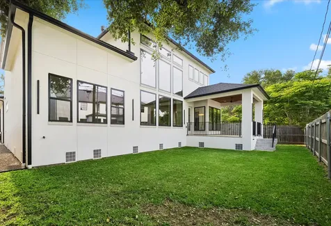 811 Woodstock Bellaire TX 77401