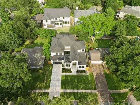 811 Woodstock Bellaire TX 77401