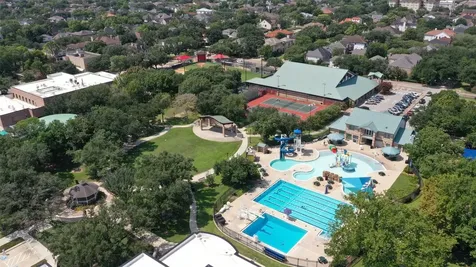 811 Woodstock Bellaire TX 77401