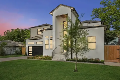 811 Woodstock Bellaire TX 77401