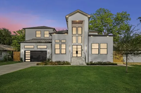 811 Woodstock Bellaire TX 77401