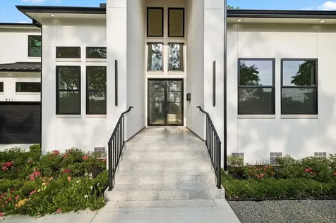 811 Woodstock Bellaire TX 77401