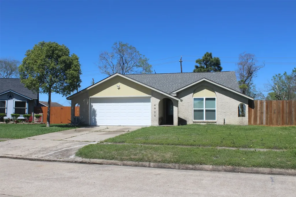4920 Deerwood Circle Baytown TX 77521
