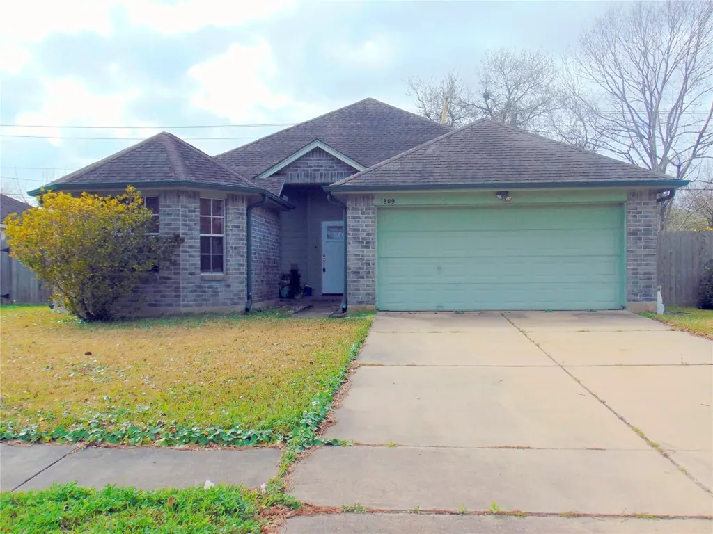 1809 Edinburg Avenue League City TX 77573