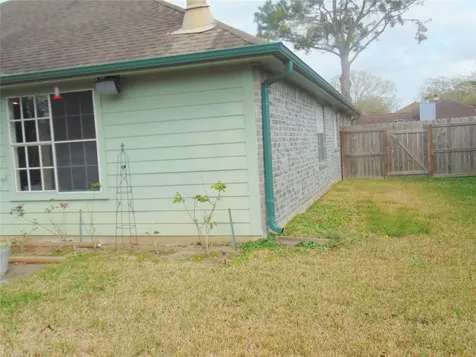 1809 Edinburg Avenue League City TX 77573