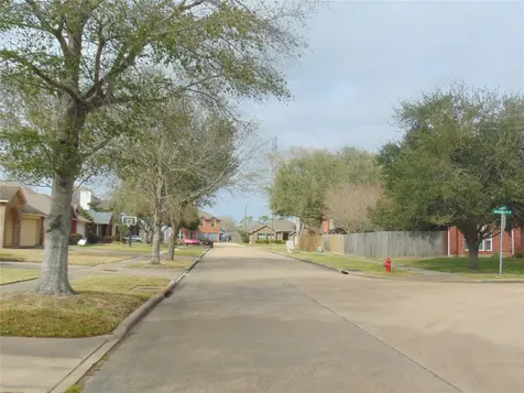 1809 Edinburg Avenue League City TX 77573