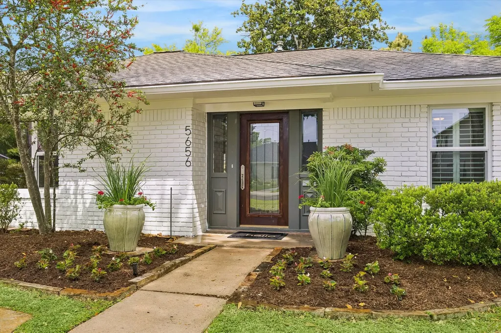 5656 Piping Rock Lane Houston TX 77056