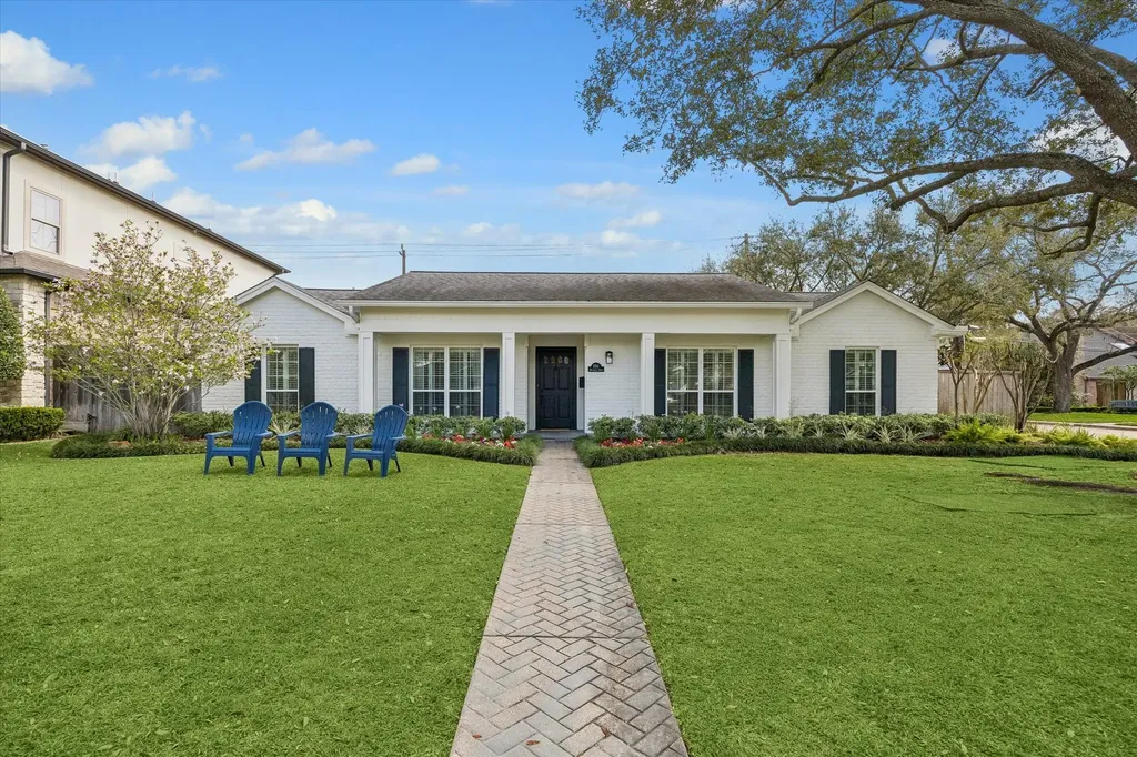 2511 Briarmead Drive Houston TX 77057