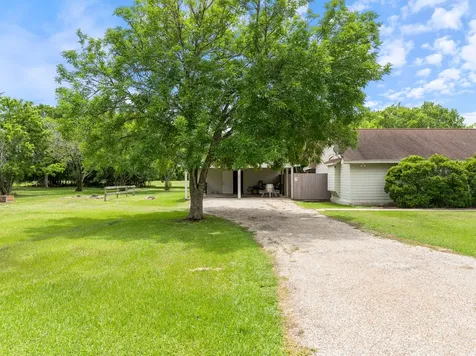 1103 Green Avenue Palacios TX 77465