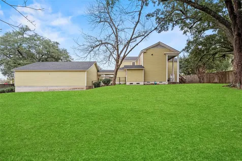 1106 Avenue O Huntsville TX 77340