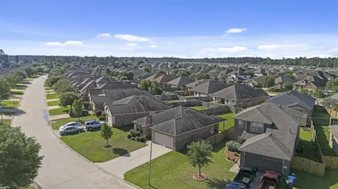 175 Country Crossing Circle Magnolia TX 77354