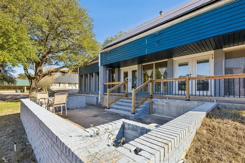 1202 Green Briar Drive Huntsville TX 77340