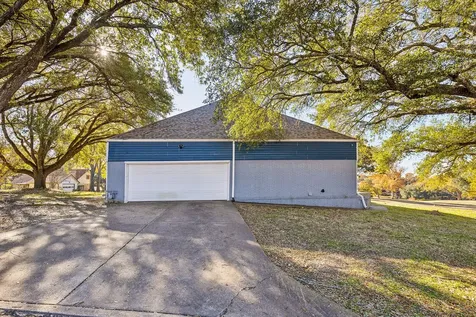 1202 Green Briar Drive Huntsville TX 77340