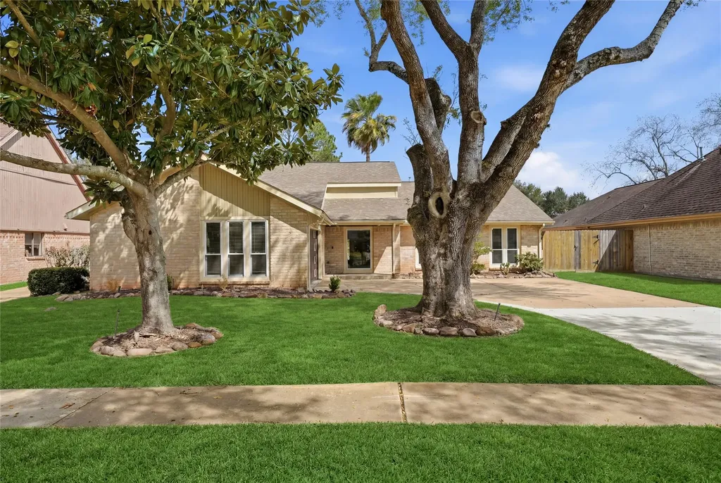 2927 S Blue Meadow Circle Sugar Land TX 77479