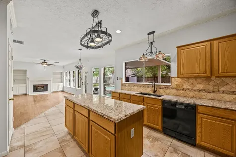 330 Welford Lane Highlands TX 77562