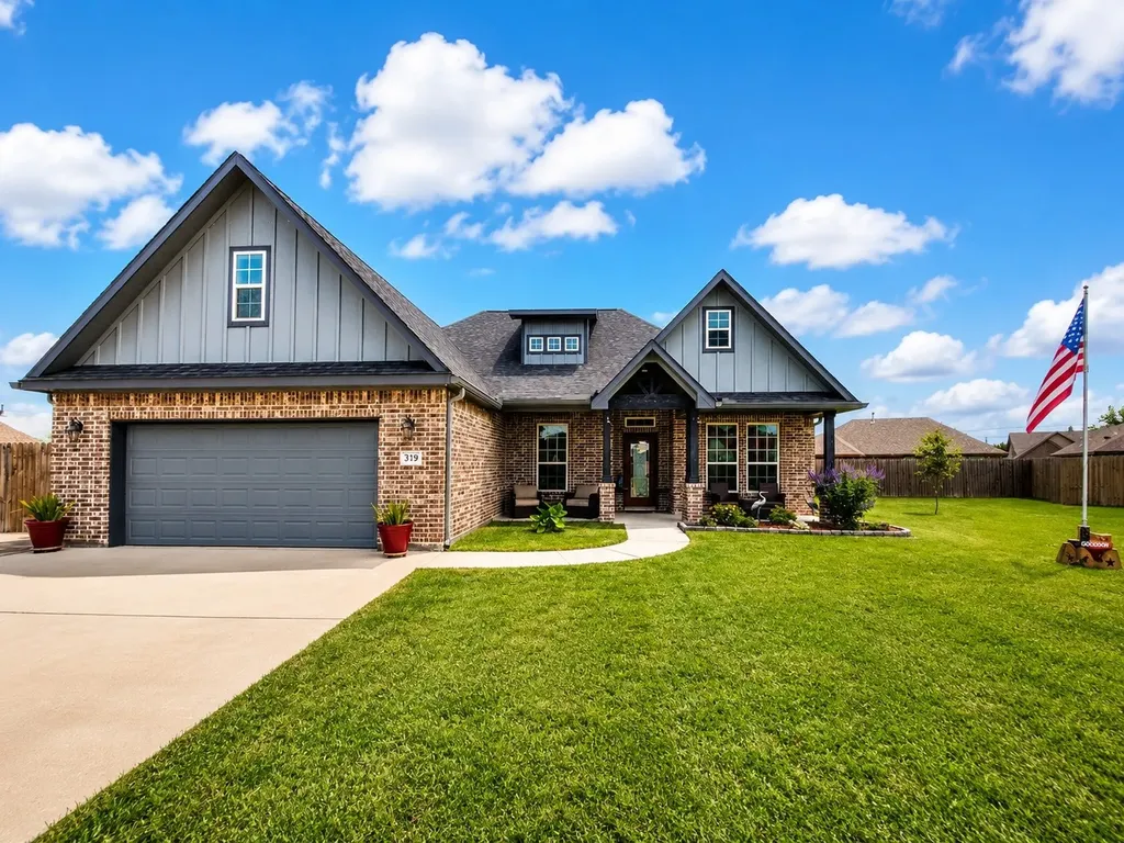 319 Yorktown Avenue Clute TX 77531
