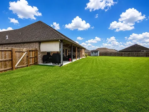 319 Yorktown Avenue Clute TX 77531