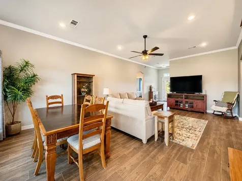 319 Yorktown Avenue Clute TX 77531